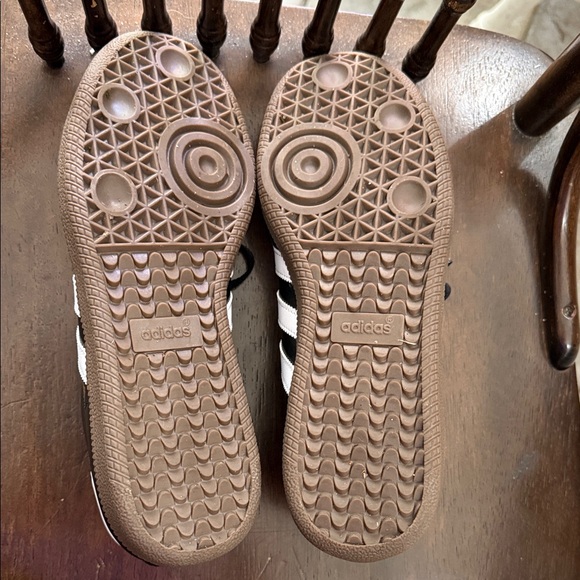 Adidas Black and White Classic Sneakers - Picture 6 of 7